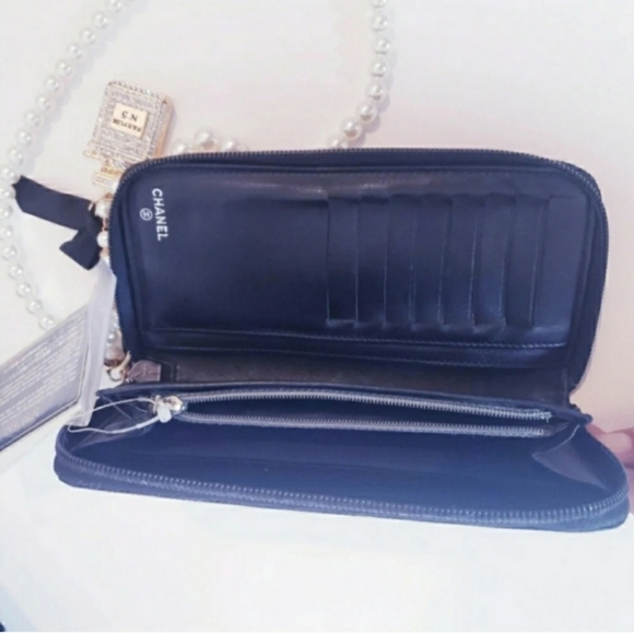 Chanel Camellia Palette Limited Edition Black Long Patent Floral Wallet - Picture 4 of 15